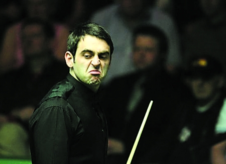 他借助底线 他借助底线